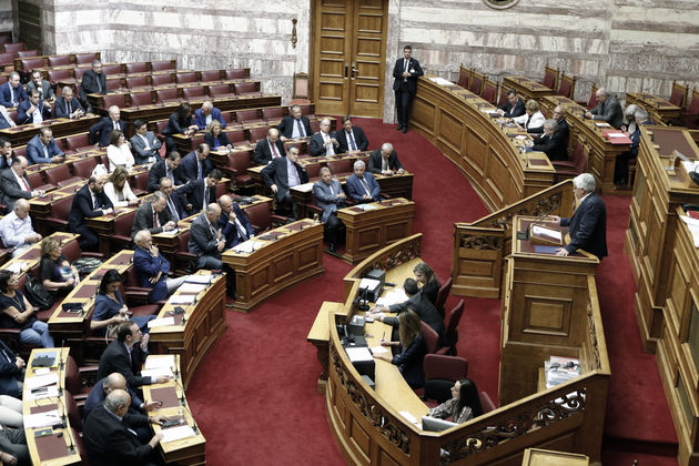 Εμεινε με τον μουντζούρη