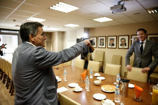 Eξοδος, αλλά με εποπτεία