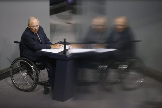 Ο Σόιμπλε σέρνει τον χορό