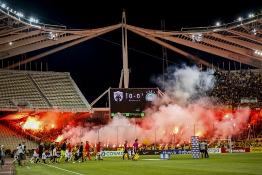 Το καπνογόνο άναψε φωτιές στην ΑΕΚ