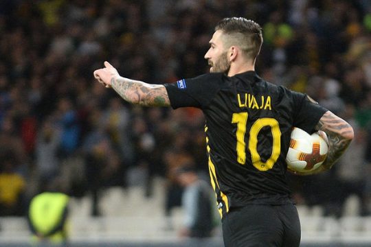 «Εφτάψυχη» η ΑΕΚ, παρέμεινε φαβορί