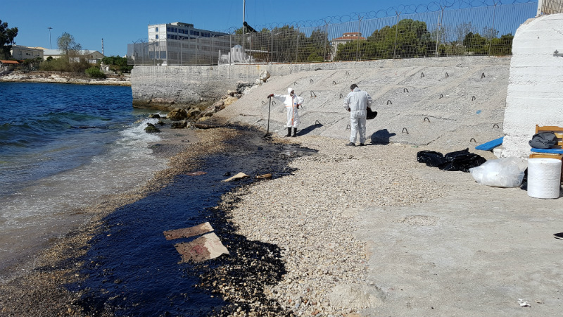Πολιτικές αντιδράσεις για την πετρελαιοκηλίδα