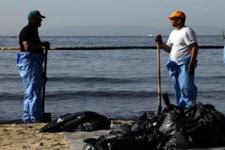 Νέο «όχι» για κολύμπι στις ακτές του Σαρωνικού