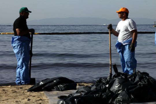 Νέο «όχι» για κολύμπι στις ακτές του Σαρωνικού