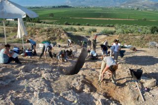 Ασύλητος μυκηναϊκός τάφος με επιφανή νεκρό