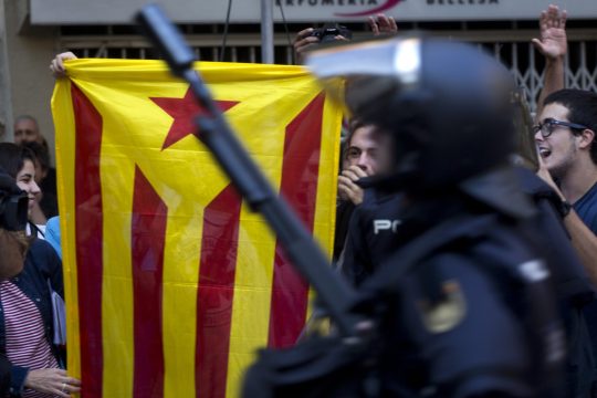 Η Μαδρίτη στέλνει και άλλους αστυνομικούς στην Καταλονία