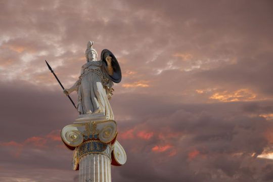 Ανάμεσα στις Συμπληγάδες της θεολογίας, της φιλοσοφίας και της πολιτικής
