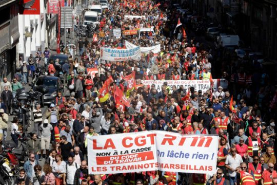 Οι «τεμπέληδες» βγήκαν στους δρόμους κατά του Μακρόν