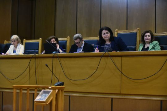 «Παλιοκουμμούνια, φύγετε από εδώ, θα πεθάνετε»