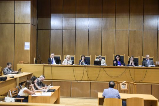 Δεν καθυστερεί η δίκη