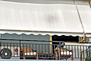 Προσπάθησε να στραγγαλίσει την κόρη του πριν βάλει τη φωτιά