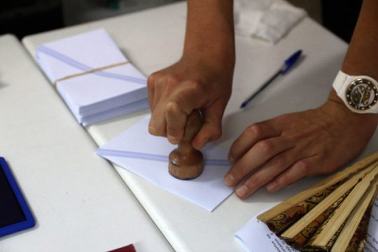 Κεντροαριστερά: «Κόλλησαν» στα γρανάζια των… τηλεπικοινωνιών