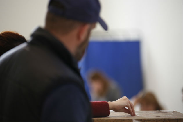 «Μέσα» ο Κωνσταντινόπουλος, «έξω» ο Παπανδρέου