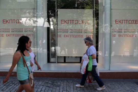 Τι έδειξε η έρευνα της ΕΣΕΕ για τις θερινές εκπτώσεις