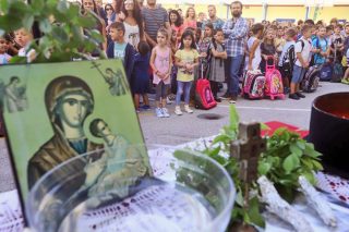 Αγιασμοί με υποσχέσεις