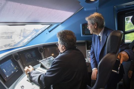 Οι επενδύσεις πάνε τρένο…