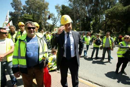 «Χρυσό» πολιτικό τελεσίγραφο