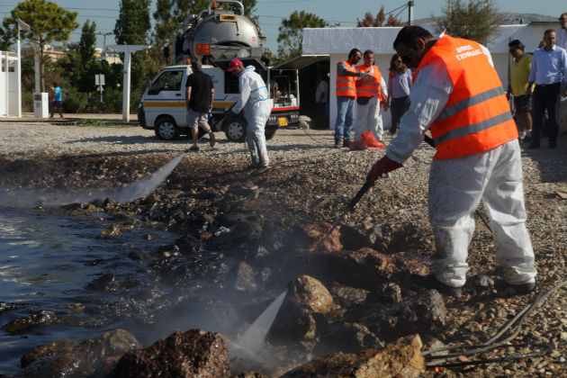 Εκτακτη ενημέρωση στη Βουλή για την πετρελαιοκηλίδα