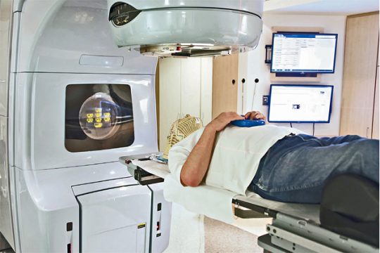 Μάχη με τον καρκίνο και τη γραφειοκρατία