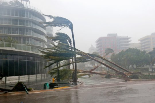 Άρχισε η επίθεση της Ίρμα στη Φλόριντα