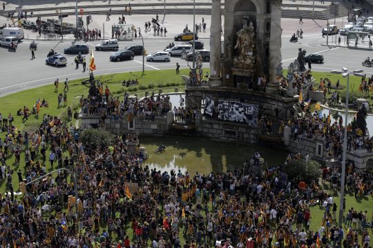 Μαζική διαδήλωση Καταλανών φοιτητών για την ανεξαρτησία