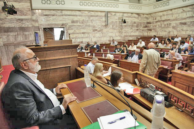 Ο ένας έδινε απαντήσεις, ο άλλος ζητούσε παραιτήσεις