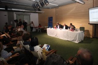 Ούτε αναπτυξιακό ούτε συνέδριο