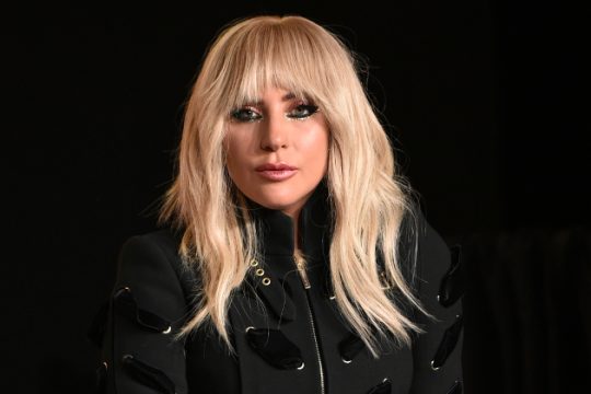 Η Lady Gaga ακυρώνει όλες τις εμφανίσεις της για λόγους υγείας