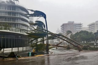 Αδιαφορούν για την κλιματική αλλαγή, προσεύχονται για την «Ιρμα»