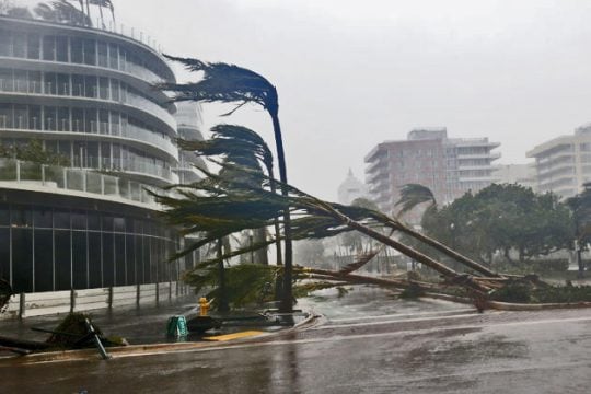 Αδιαφορούν για την κλιματική αλλαγή, προσεύχονται για την «Ιρμα»
