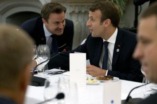 Ο Μακρόν στον δρόμο για το επίκεντρο της Ε.Ε.