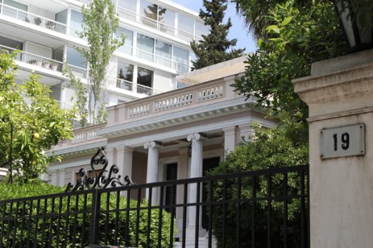 Πιέσεις, αλλά και ευοίωνα σημάδια