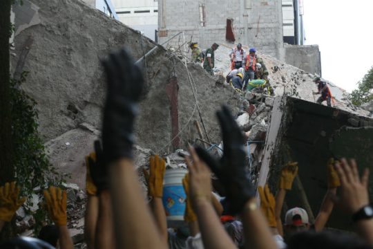 Αγωνιώδεις προσπάθειες για τους εγκλωβισμένους στο Μεξικό