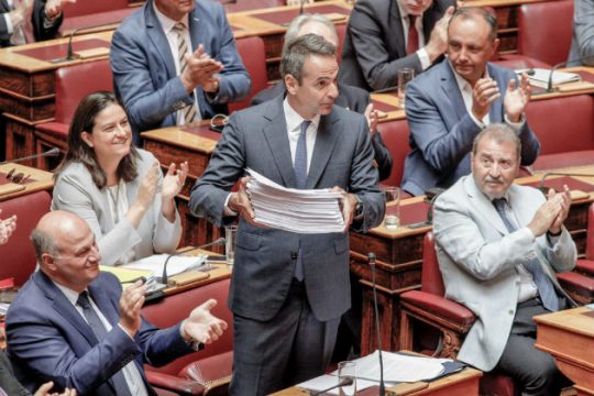 Οταν δεν έχεις πολιτικό λόγο να αντιτάξεις