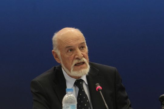 Εν αναμονή της προκήρυξης για τις άδειες