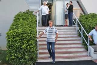 Αλλάζει… αναβάτη το «άσπρο άλογο»