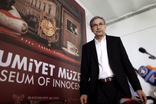 Ο Παμούκ με το μουσείο του στην οθόνη