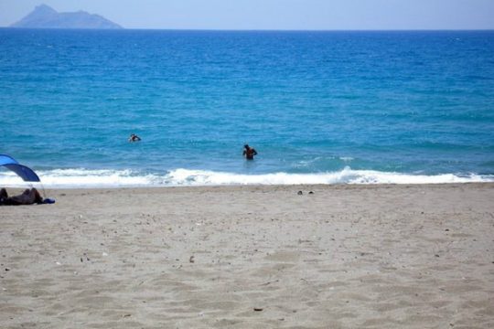 «Επιθέσεις» ψαριών σε λουόμενους σε παραλία της Μεσσαράς