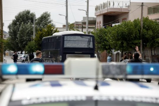 Συλλήψεις αστυνομικών για ληστεία Σύρου