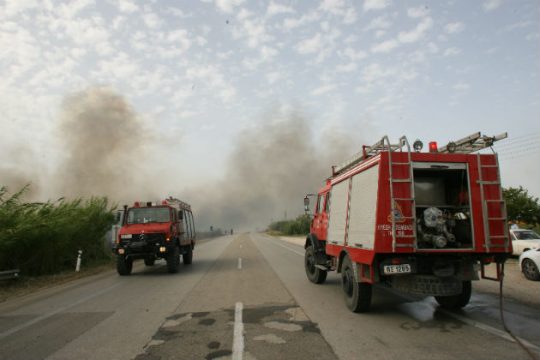 Δ. Αχαΐα: Μάχη με τις φλόγες για δεύτερη μέρα