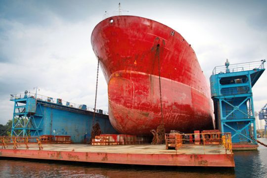 Πλωτή δεξαμενή από την Cosco αγόρασε ο ΟΛΠ