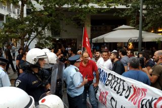 Ένταση στην πορεία της ΛΑ.Ε. κατά του Μακρόν