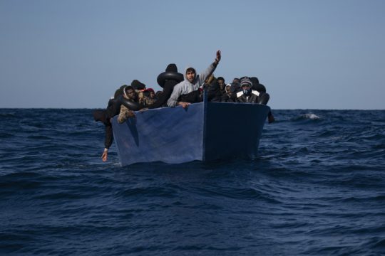Νέο ναυάγιο στη Μεσόγειο – Αγνοούνται 100 μετανάστες