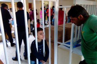 Ένταση στο λιμάνι Ηρακλείου – Απελαύνουν άρον άρον τους πρόσφυγες