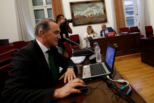 Ένταση στην κατάθεση Σαλμά στην εξεταστική