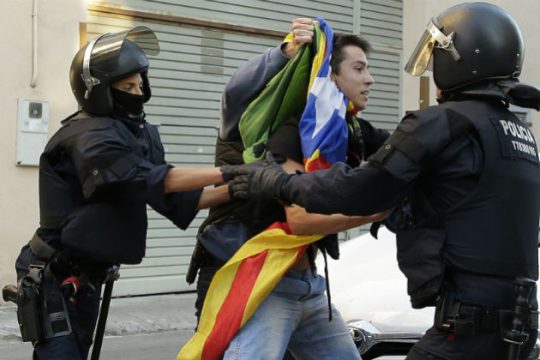 Η Μαδρίτη τραβάει το σκοινί στην κόντρα με την Καταλονία