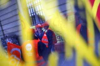 Εσπειρε αντεργατικά μέτρα, θερίζει θύελλες