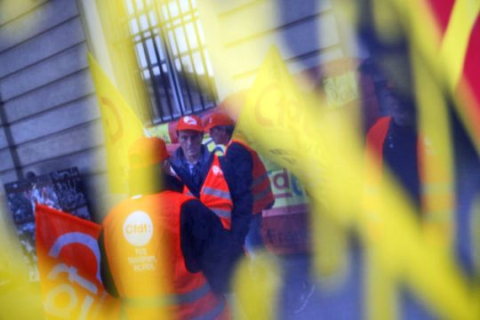 Εσπειρε αντεργατικά μέτρα, θερίζει θύελλες
