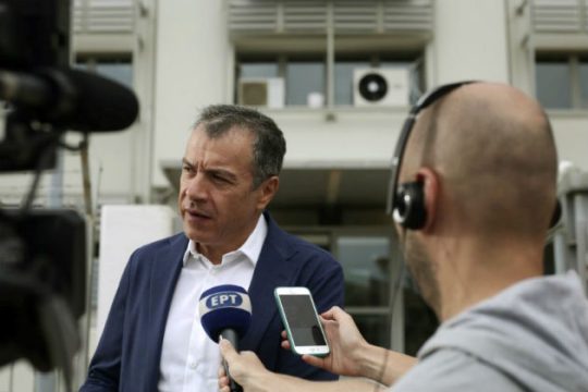 Ο Στ. Θεοδωράκης υποψήφιος για ένα «ανοιχτό κέντρο»