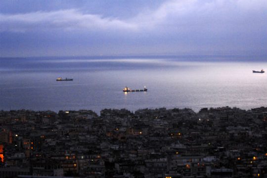 Αποκολλήθηκε το φορτηγό πλοίο που προσάραξε στον κόλπο της Θεσσαλονίκης